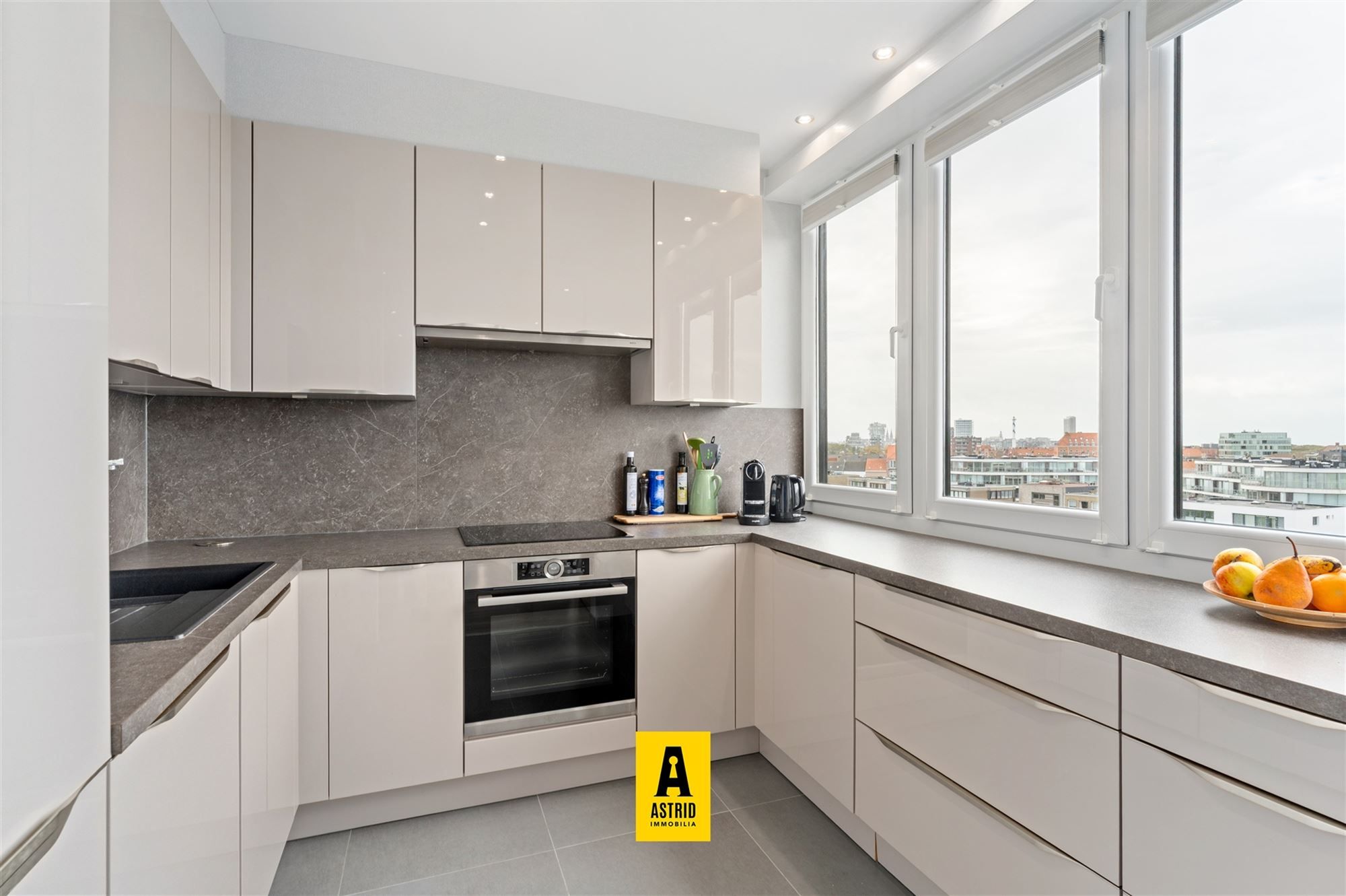 Volledig gerenoveerd appartement met zeezicht in Bredene foto 11