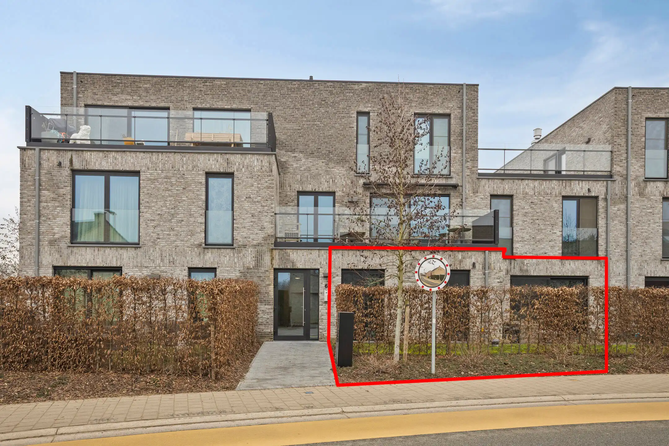 Recent gelijkvloers appartement met parking foto 2