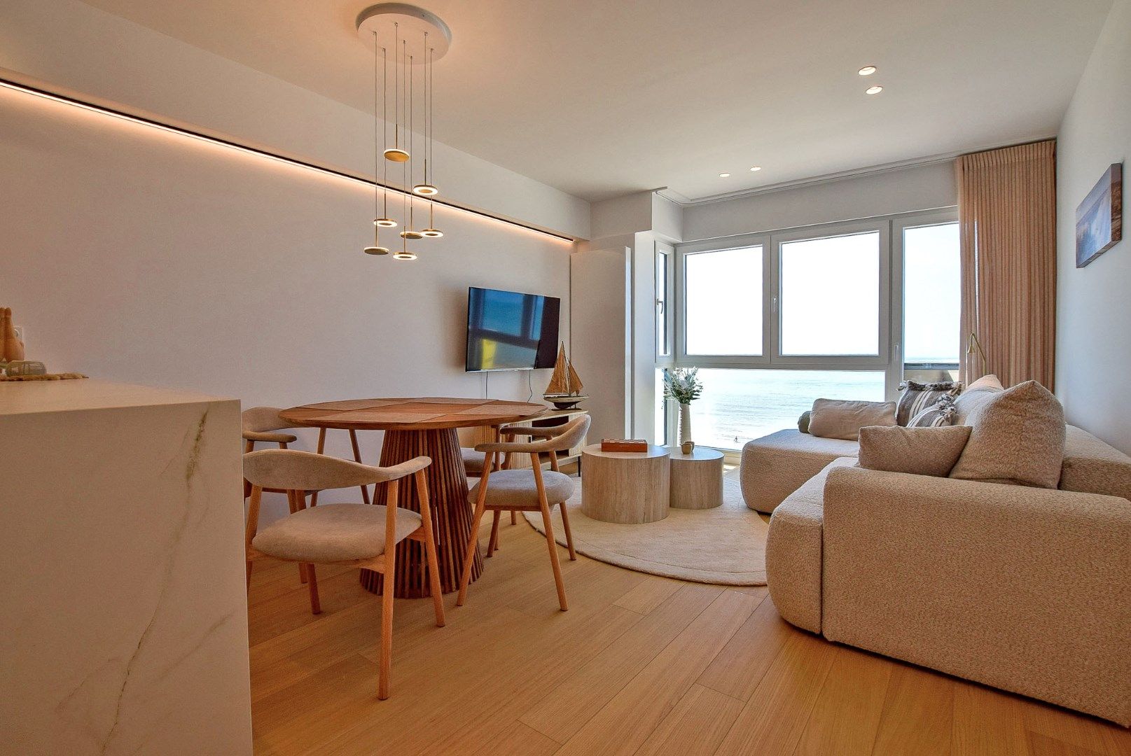 Totaal gerenoveerd appartement met FRONTAAL zeezicht te Koksijde -Bad.  foto 4