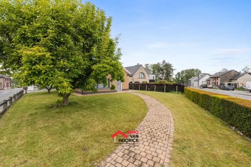 Ruime bungalow 3 slaapkamers op 676m²! foto 3