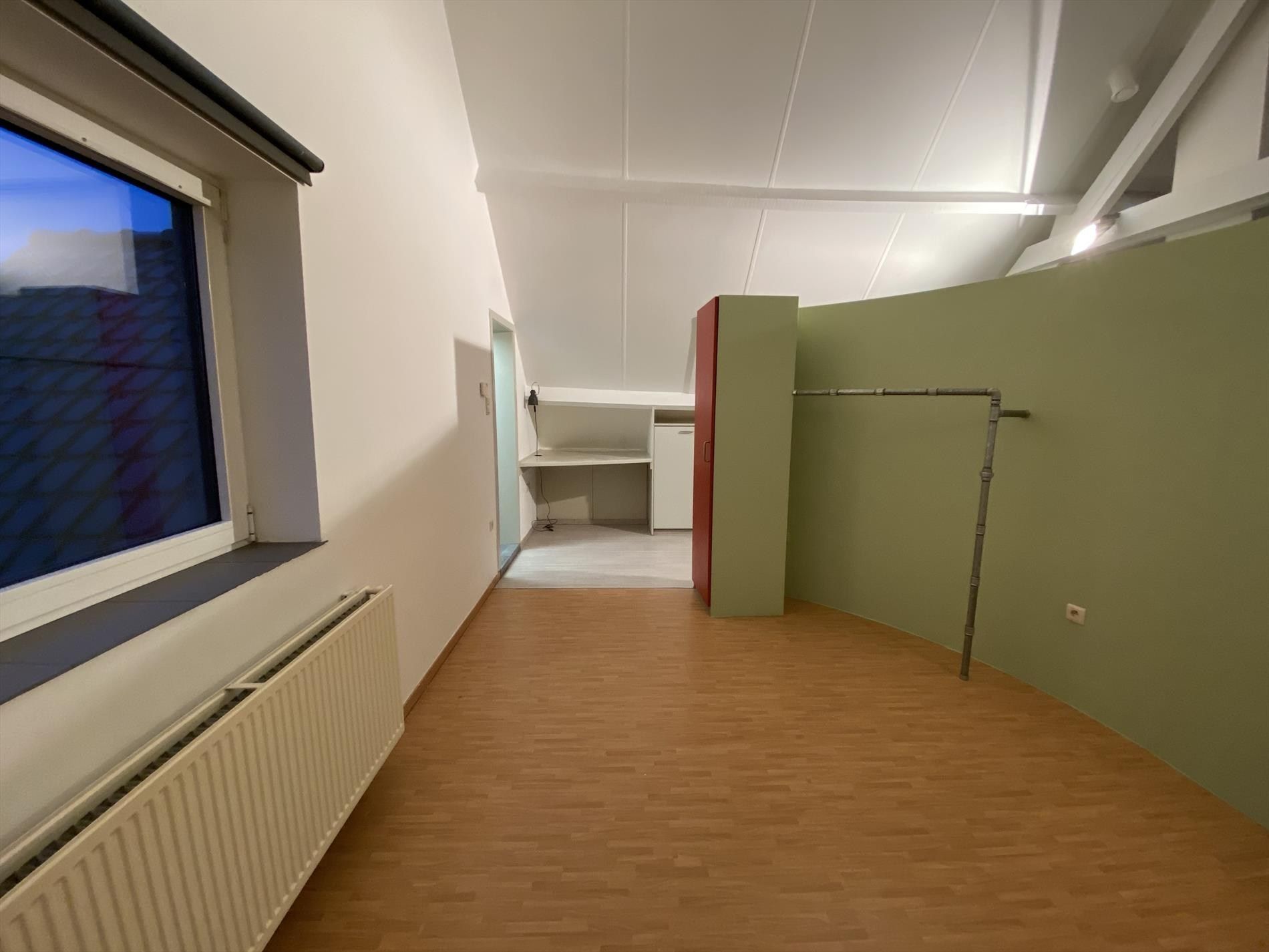 Instapklare studio met autostaanplaats in OLV Olen ! foto 9