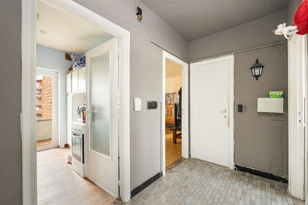 Ruim op te frissen appartement met 3 slaapkamers foto 4