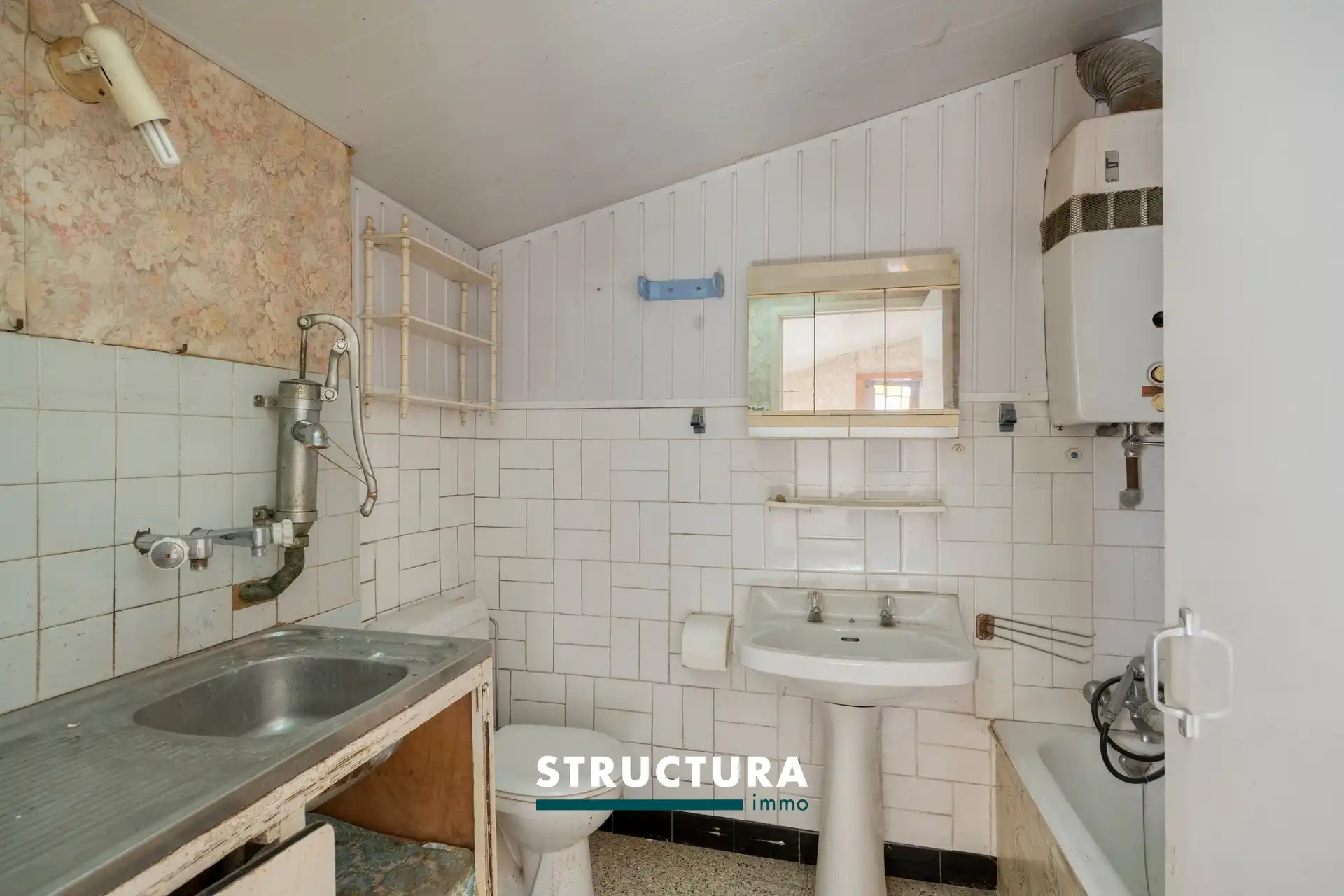 Centraal gelegen renovatiewoning met tuin foto 11