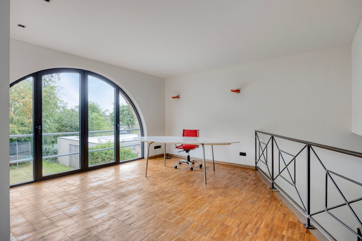 Ruime villa met karaktervolle architectuur  foto 12