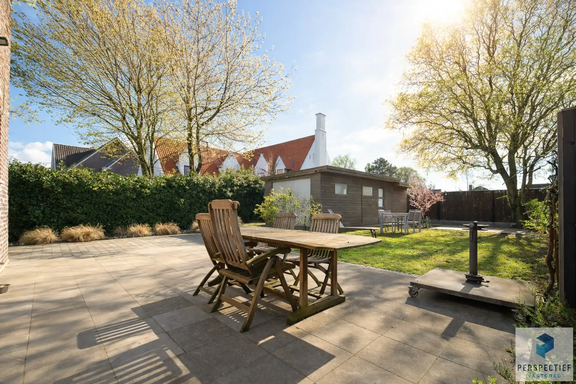 BEZOEKMOMENT VRIJDAG 20/03 VAN 15U TOT 17U |&nbsp;VERRASSEND RUIME CHARMANTE WONING met ZONGERICHTE GEZELIIGE TUIN foto 2