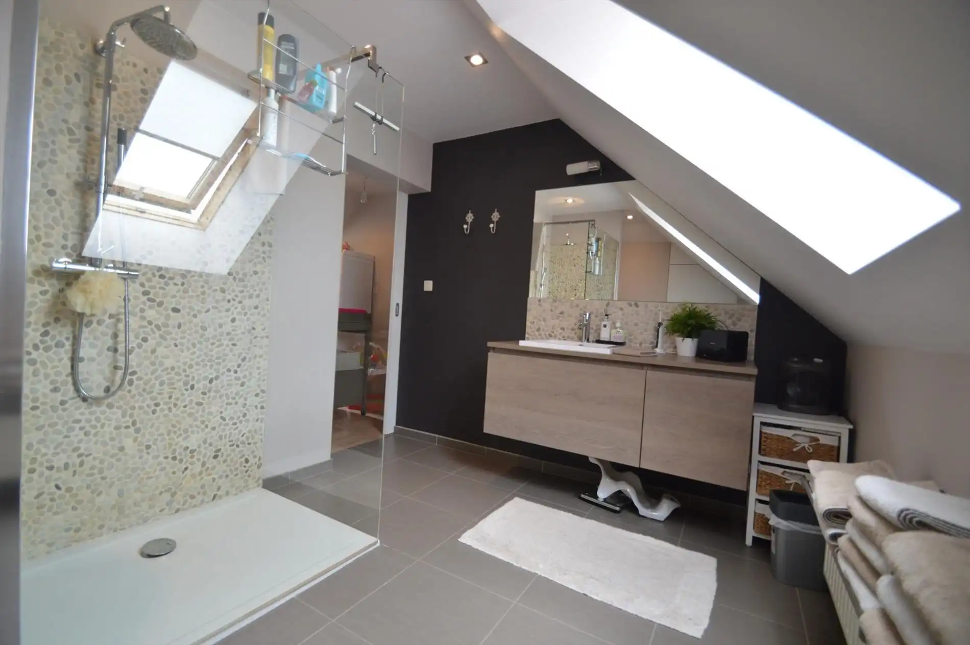 Knap duplex appartement op de 1ste en 2de verdieping met 1 grote en 1 kleine slaapkamers en 2 autostandplaatsen foto 16