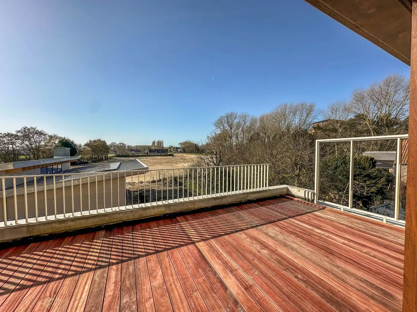 Luxe nieuwbouw appartement 115m² met groot zonneterras 23m² en zicht op de duinen. foto 2