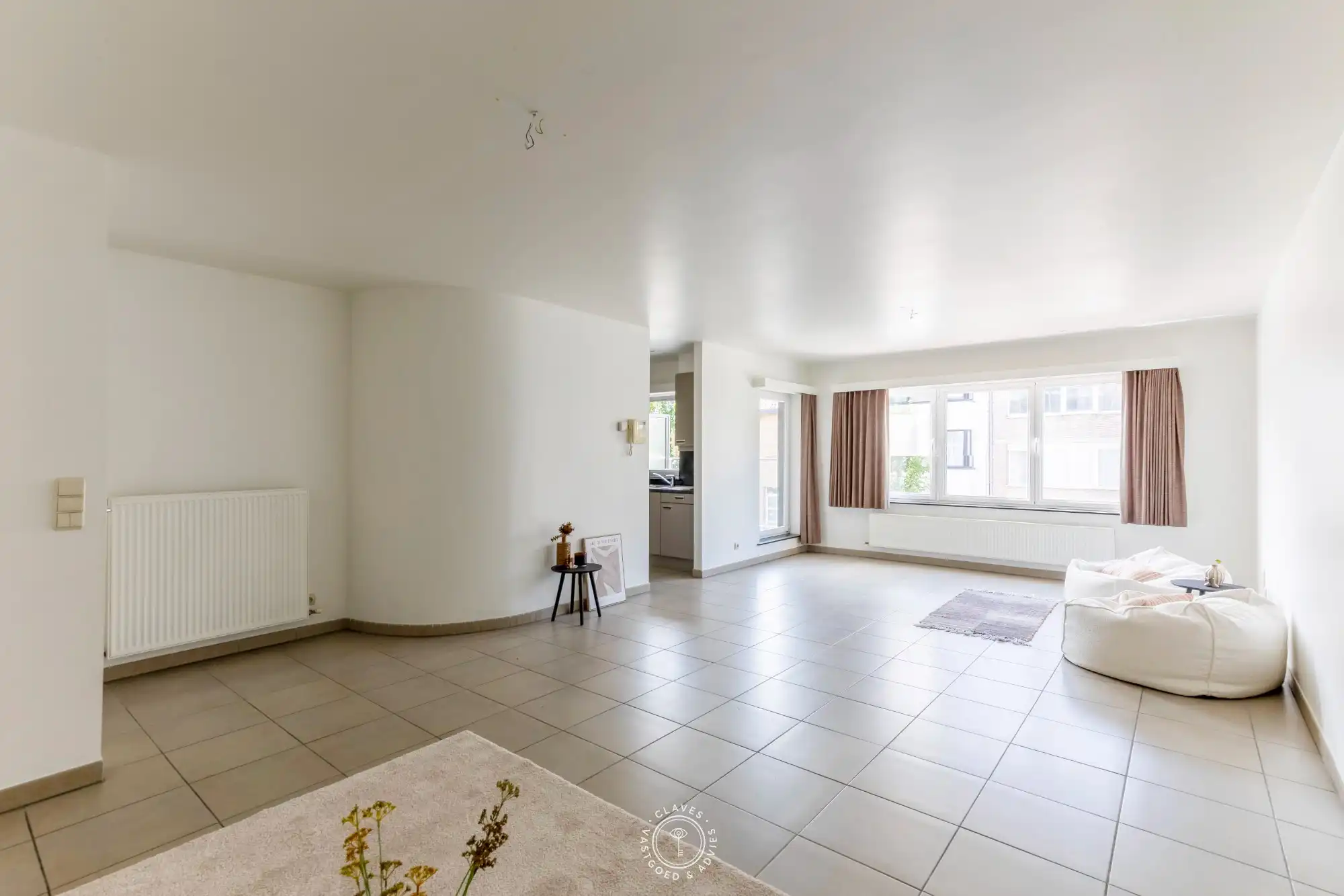Centraal gelegen appartement met twee terrassen en autostaanplaats foto {{pictureIndex}}