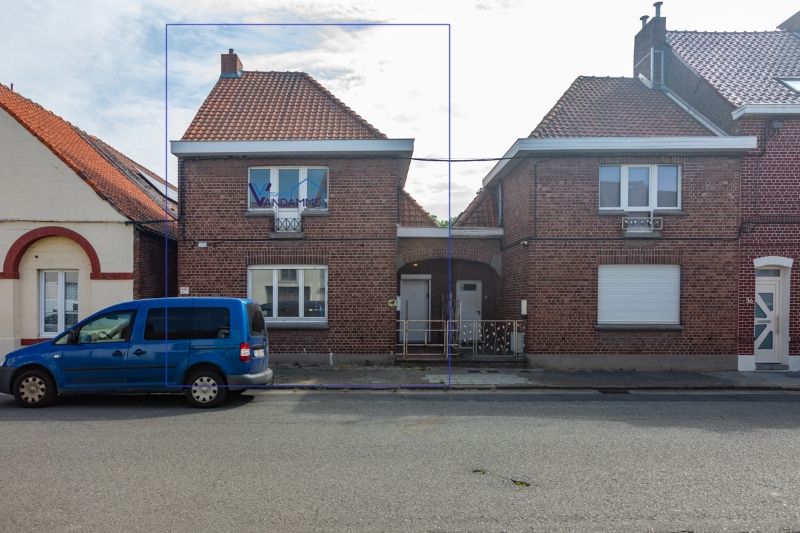 Hoofdfoto van de publicatie: Te renoveren woning met2 slaapkamers op een totale oppervlakte van 481m².