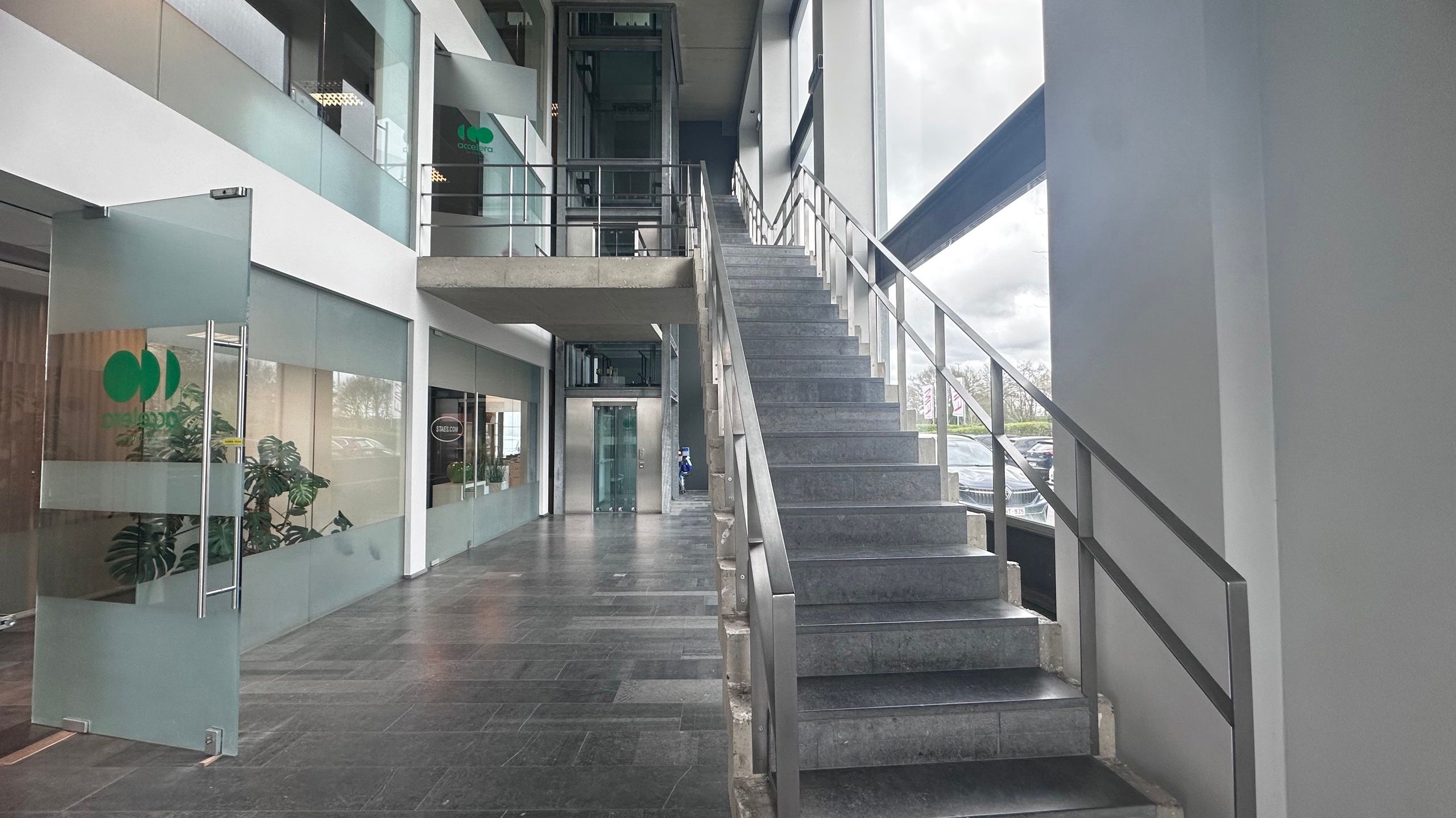 Modern Kantoor met Uitzicht en Strategische Ligging foto 2