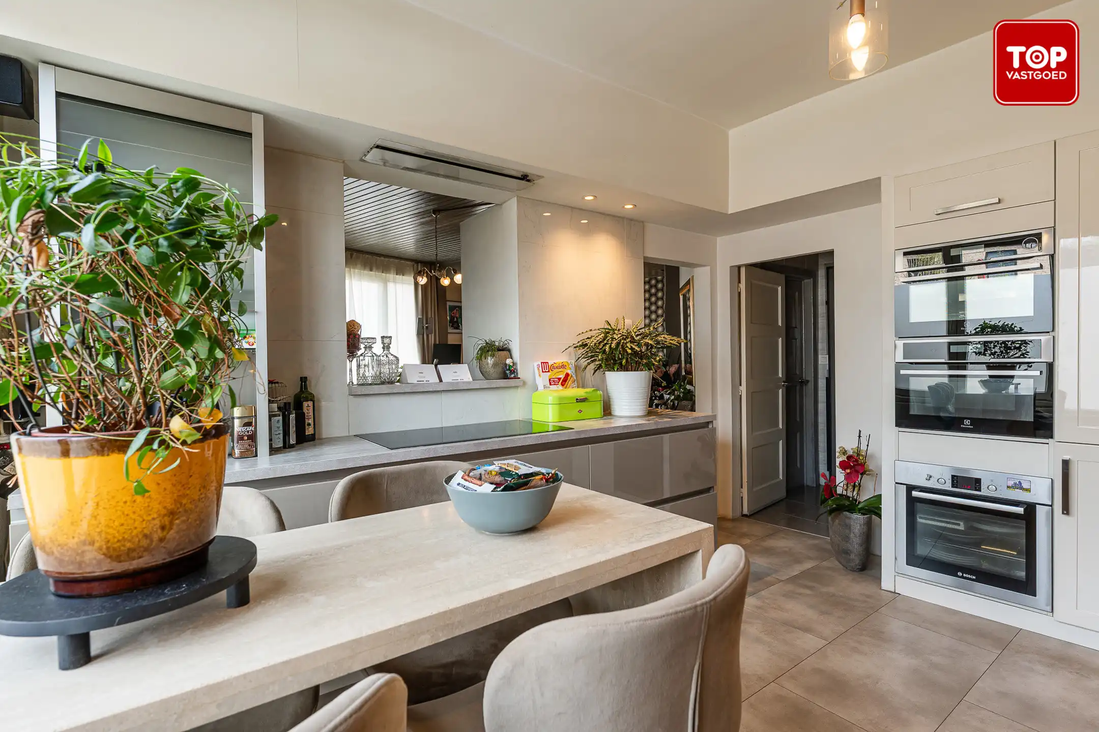 Statige, lichtrijke woning met 3 slaapkamers en stadskoer foto 10