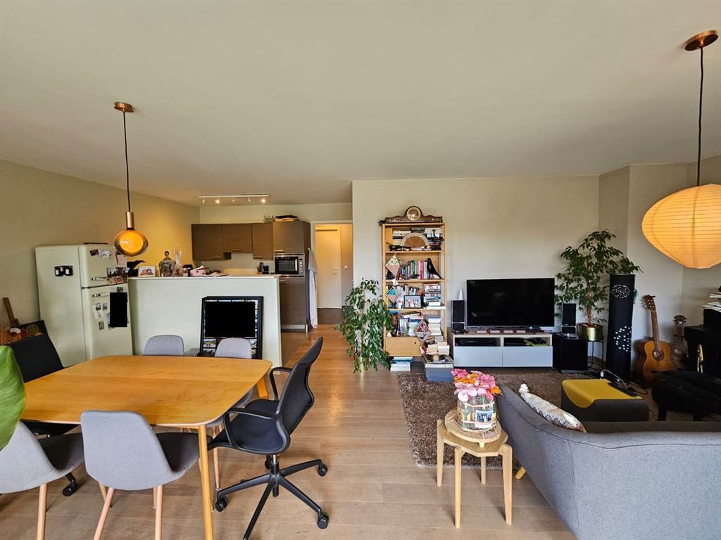 Mooi en lichtrijk appartement met 2 slaapkamers foto 3