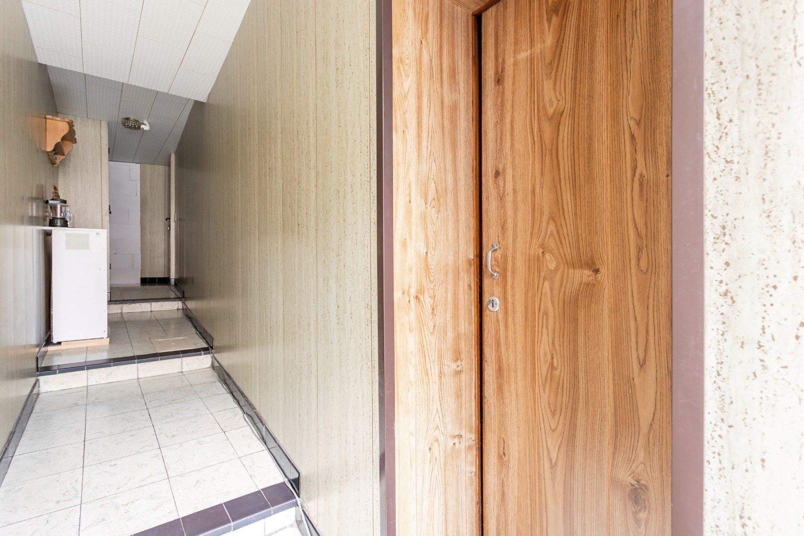 Te renoveren bel-étage met 2 slpk en garage te Buizingen foto 2