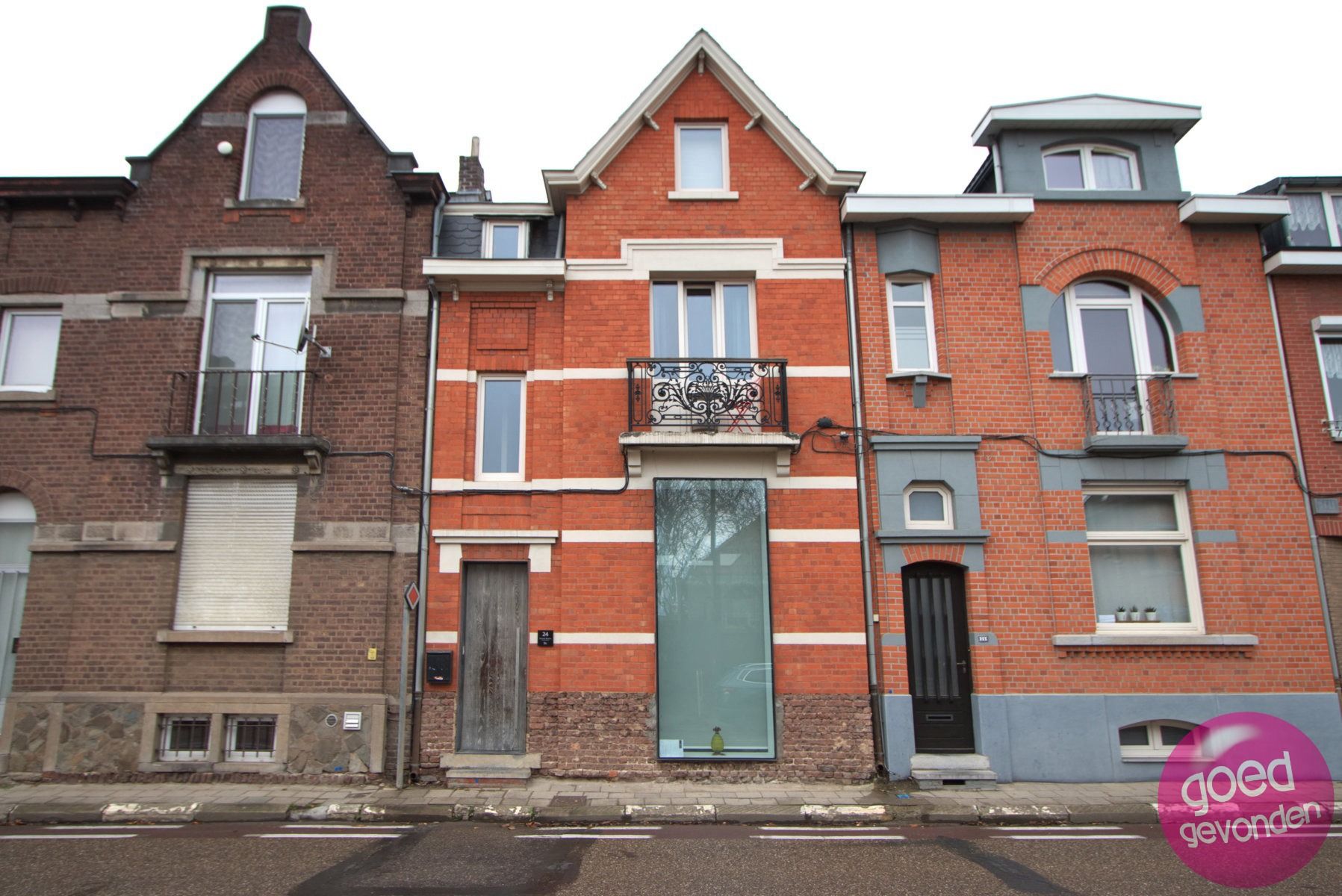 HERENHUIS - 2 SLK - 3 TERRASSEN - 2 LIVINGS - MODERN foto {{pictureIndex}}