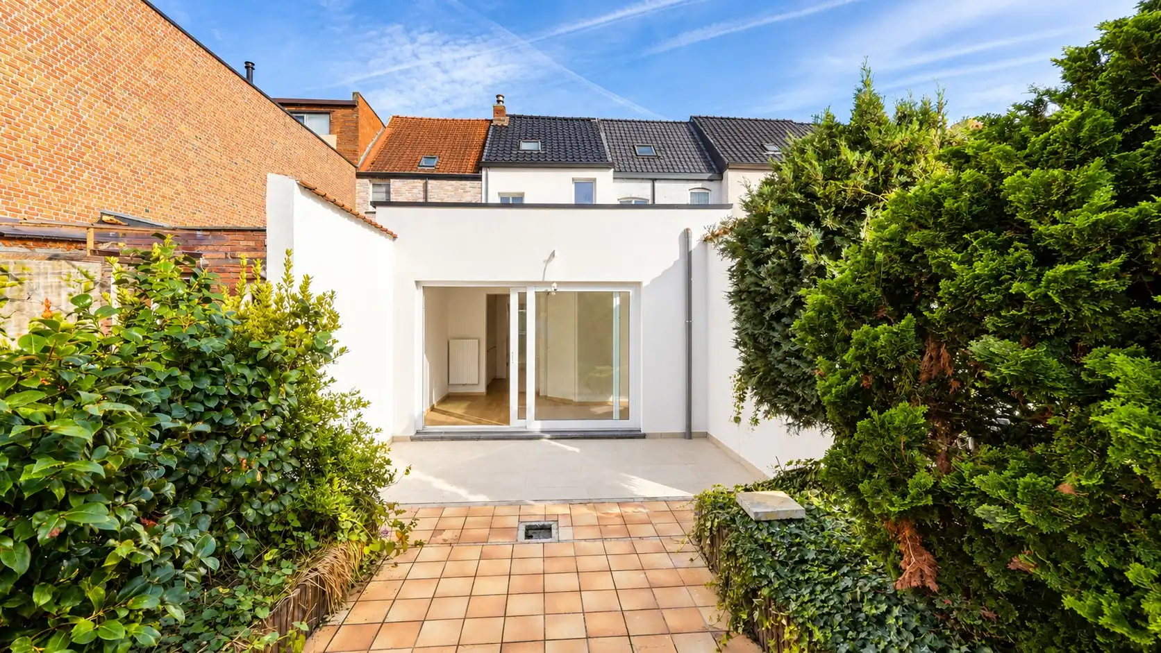 Gerenoveerde woning met terras in Sint-Niklaas foto 14