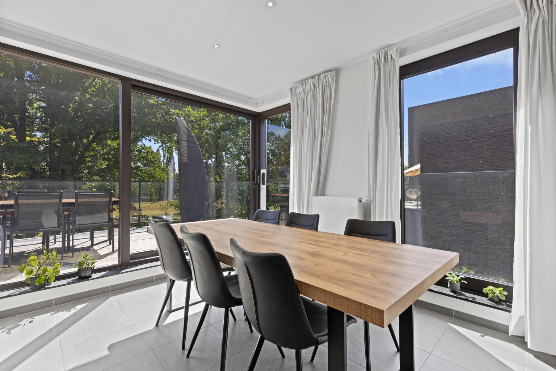 Prachtig 2 slaapkamer appartement  in een groene omgeving  foto 6