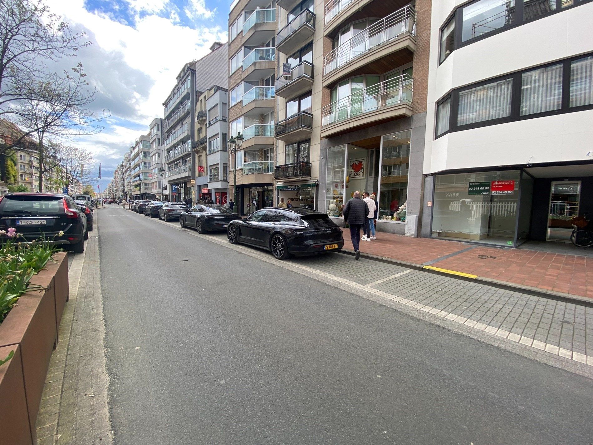 Casco - Centraal gelegen handelsgelijkvloers in het tweede deel van de Lippenslaan, met in de nabije omgeving winkels zoals: Rituals, Kruidvat, Etam, ... op enk foto 4