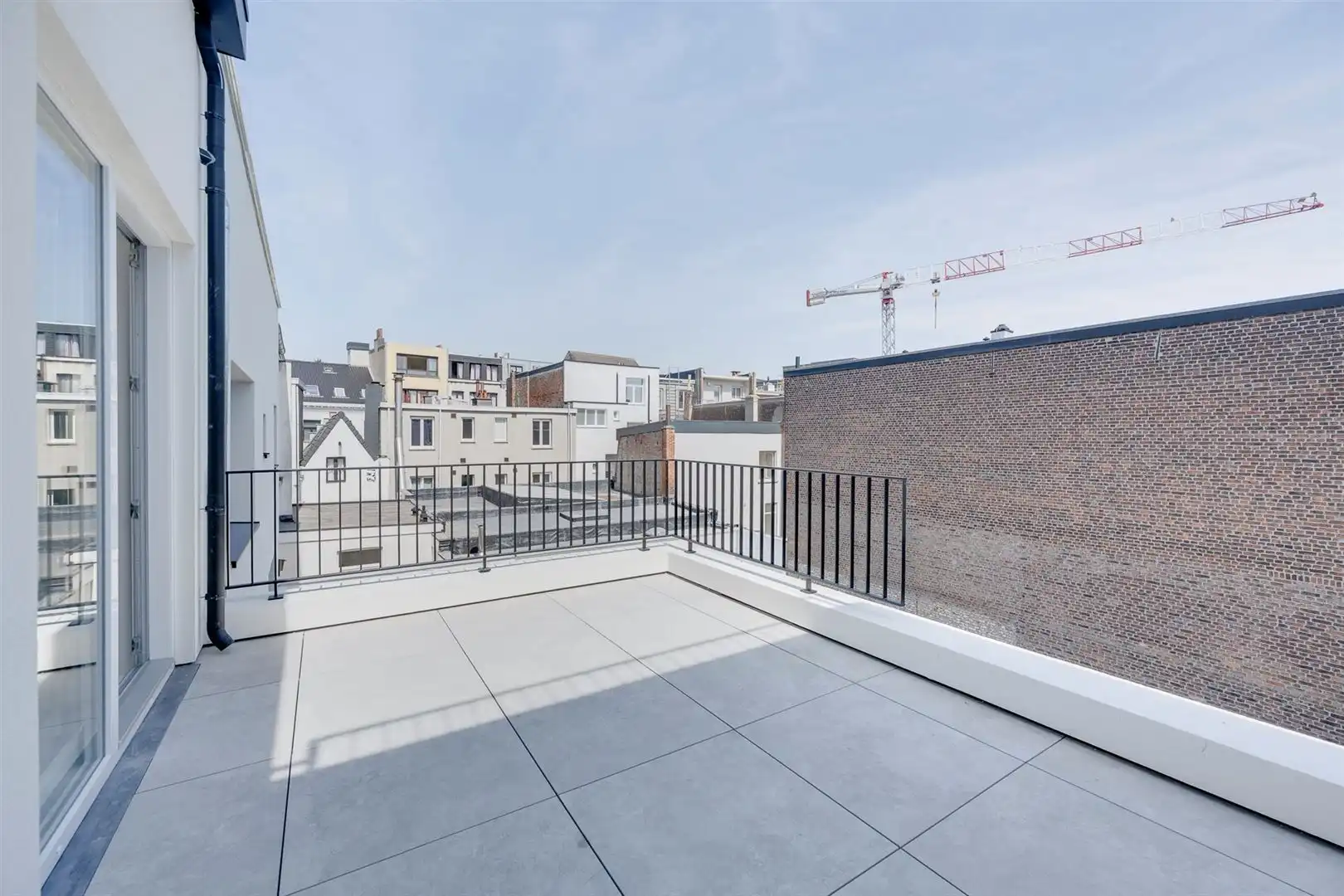 Appartement met terras en Parijse flair in Sint-Andries foto 8