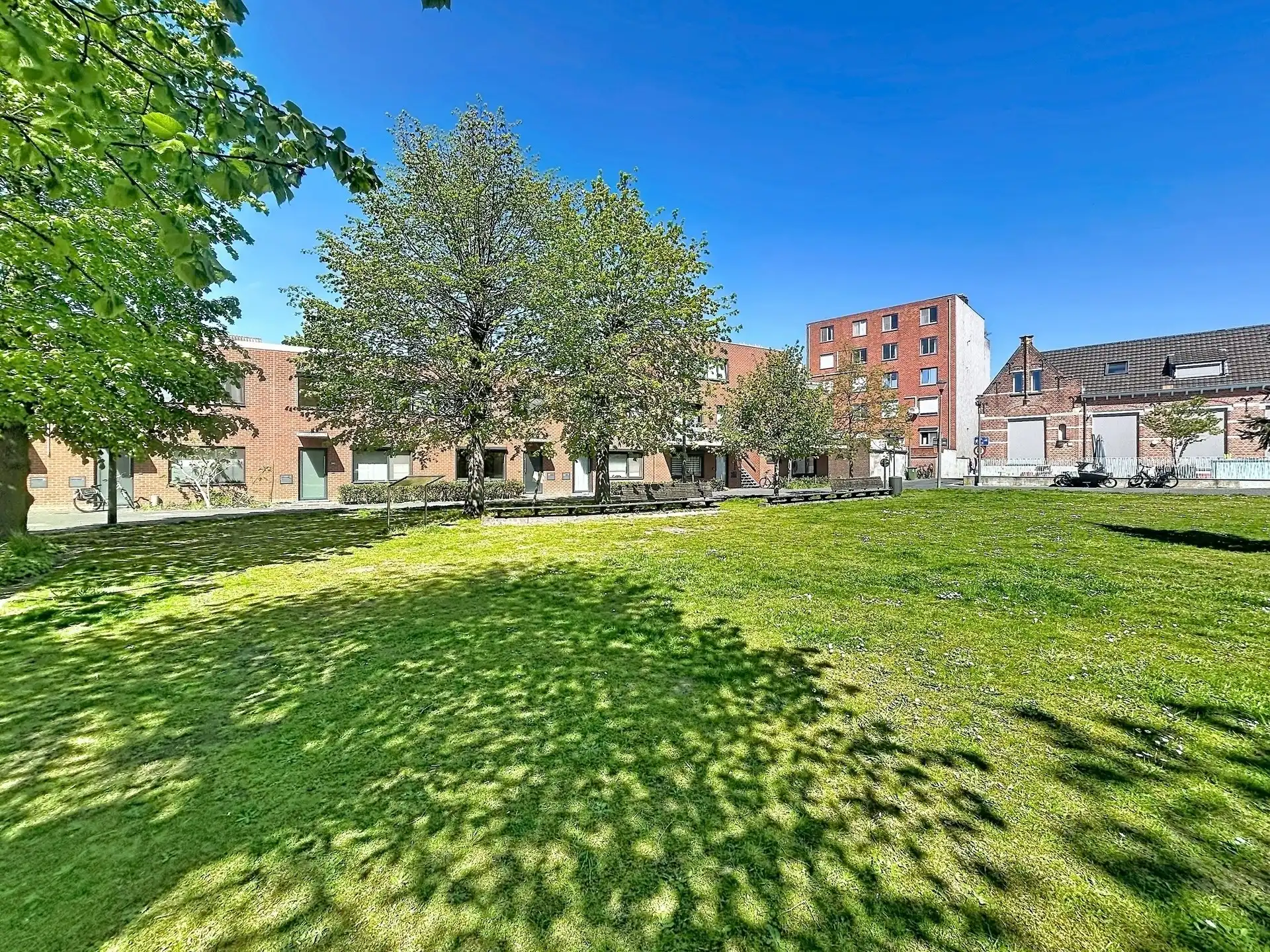 recente energiezuinige gezinswoning met 3 slaapkamers, gezellige tuin en carport . foto 17