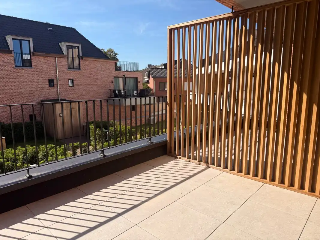 Instapklaar nieuwbouwappartement met 2 slaapkamers, heerlijke lichtinval & zalig terras - ondergrondse parking + berging. foto 15