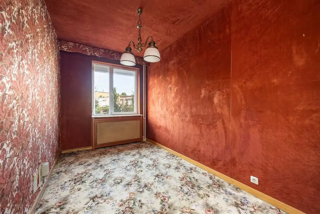 te renoveren appartement met twee slaapkamers foto 8