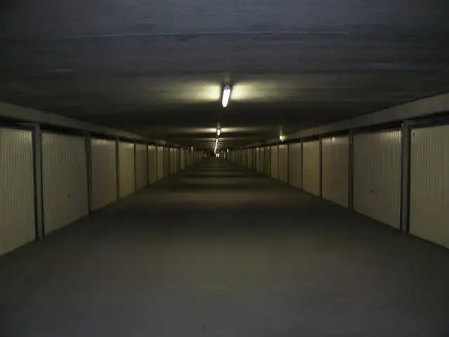 Gesloten garagebox  zeedijk Oostduinkerke foto 2