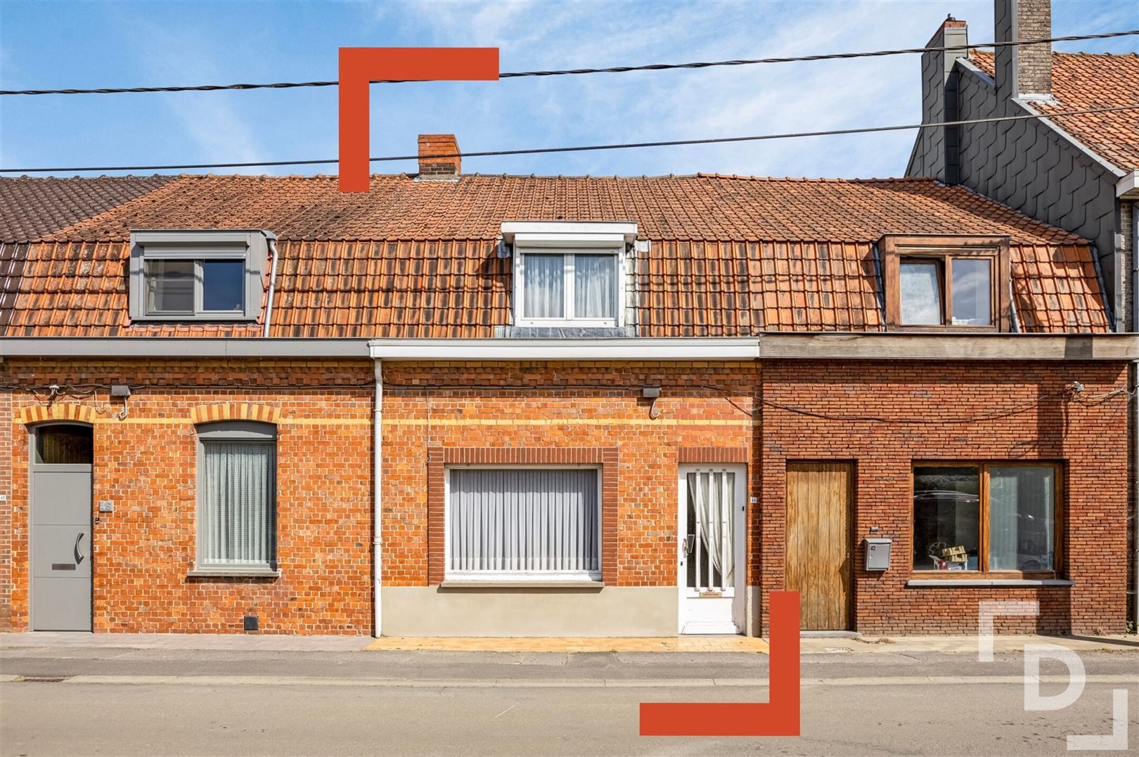 Te renoveren woning met uitweg te koop! foto 2