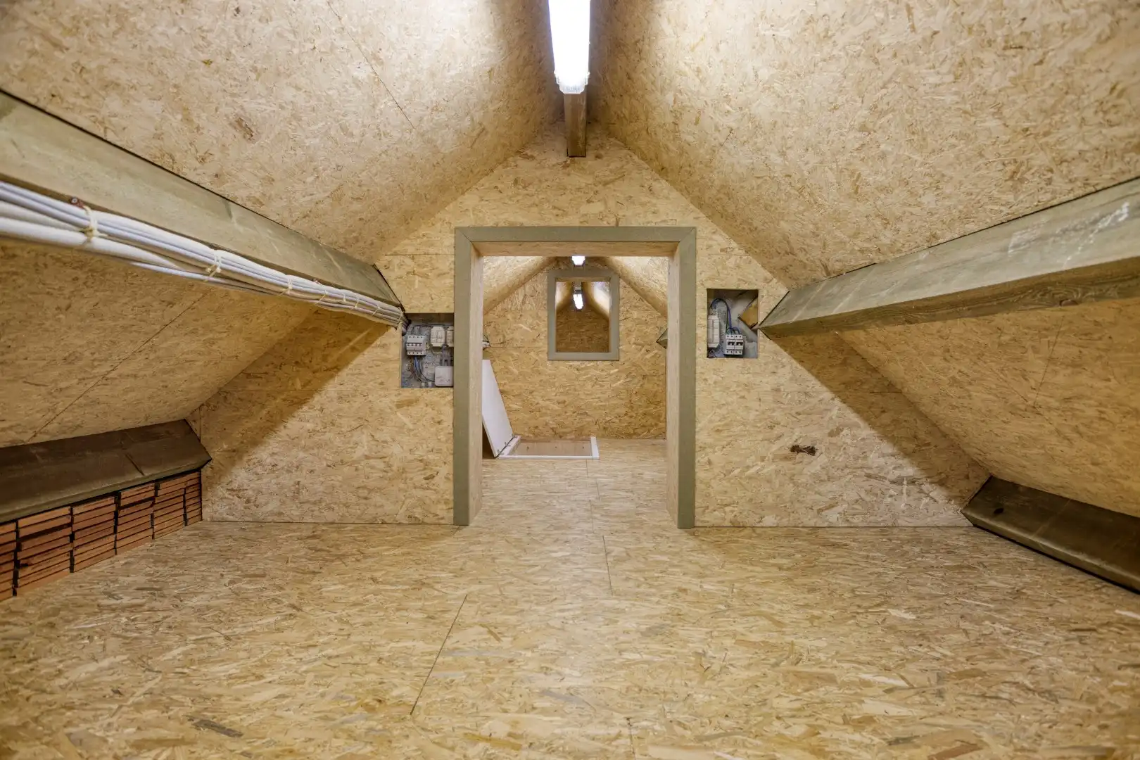 Landelijk en stijlvol wonen in alle rust – Ruime villa met fraai aangelegde tuin foto 27