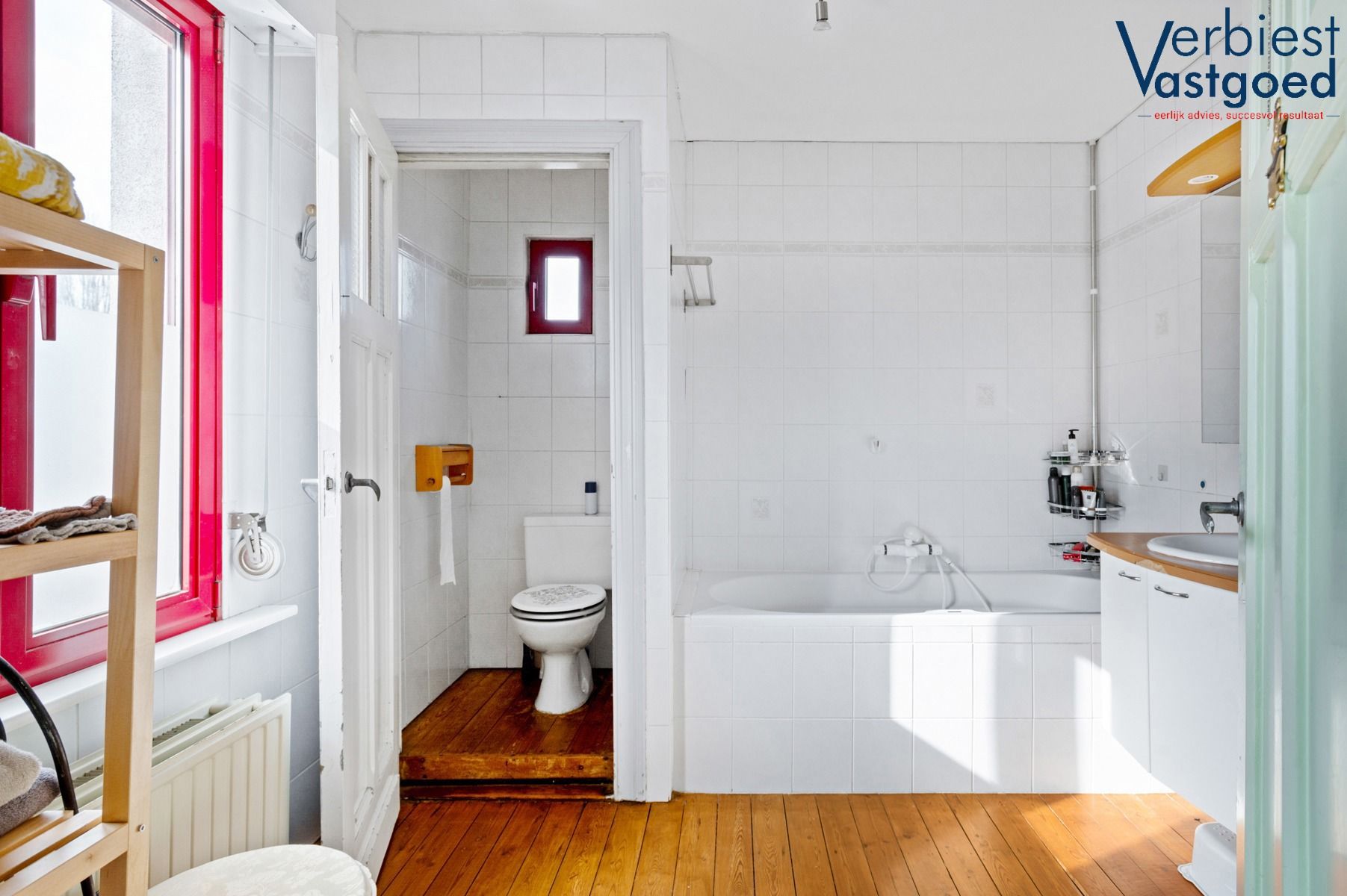 Charmante en Instapklare Woning met Unieke Tuin in Ekeren. foto 18