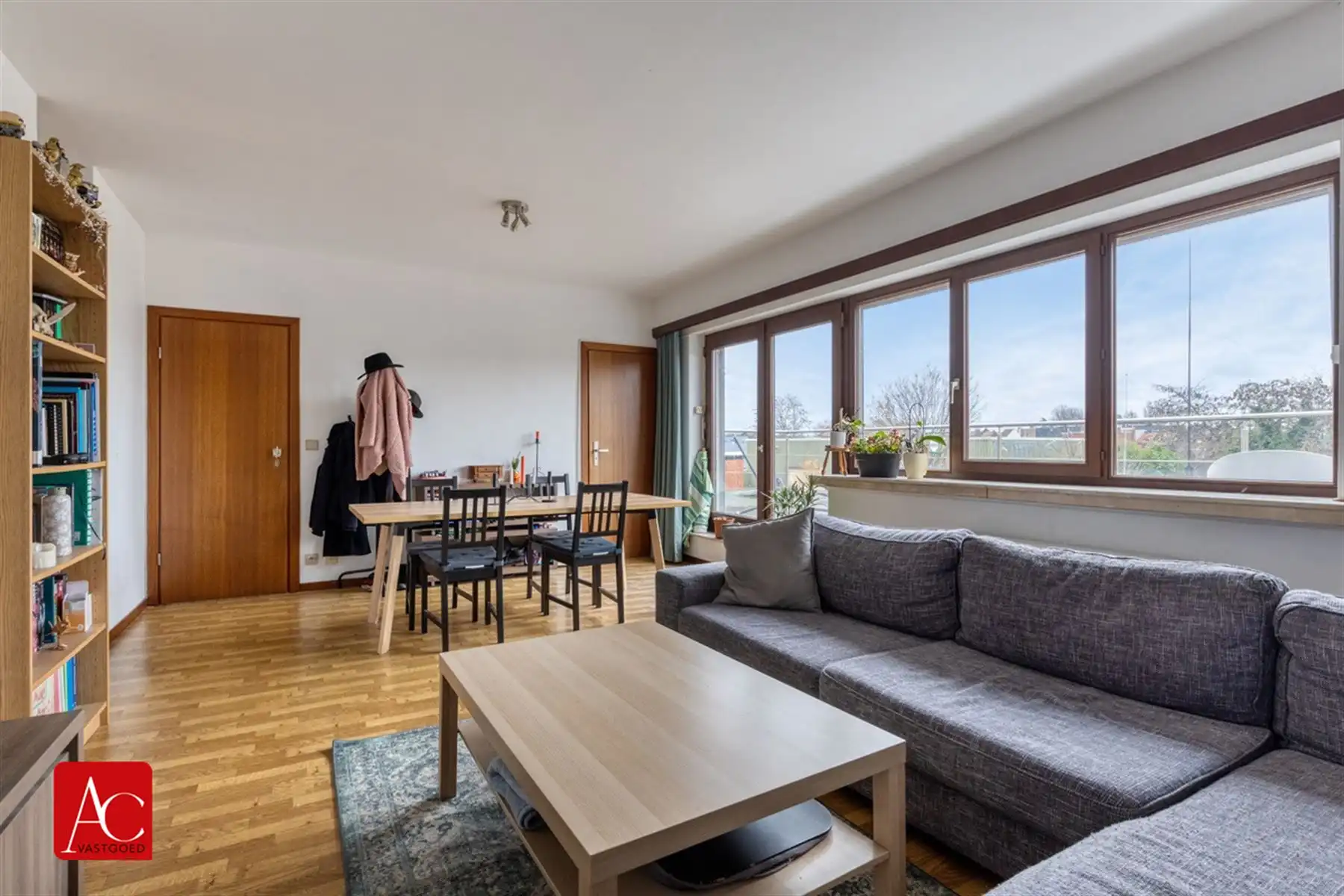 Appartement met 2 slaapkamers, terras en garage foto 2