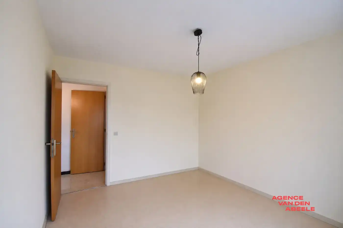 Uitzonderlijk breed appartement met 2 slaapkamers en terras foto 7