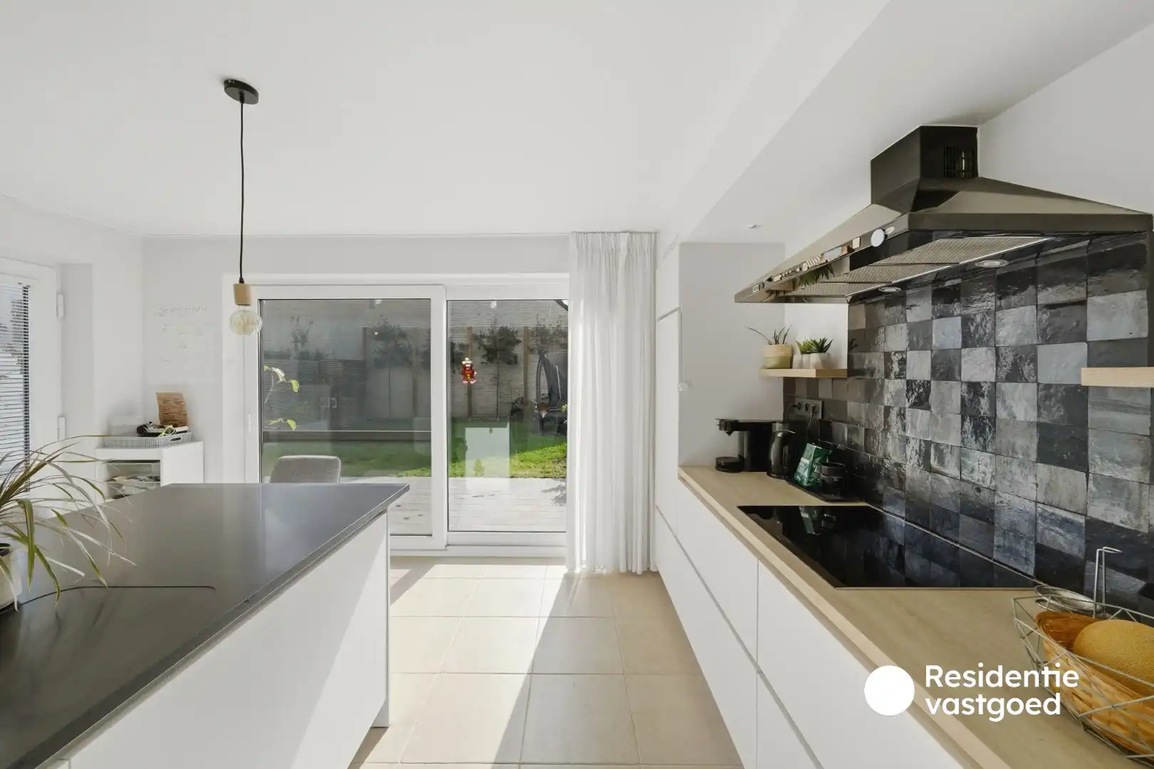 Instapklare woning te koop met garage en tuin! foto 13