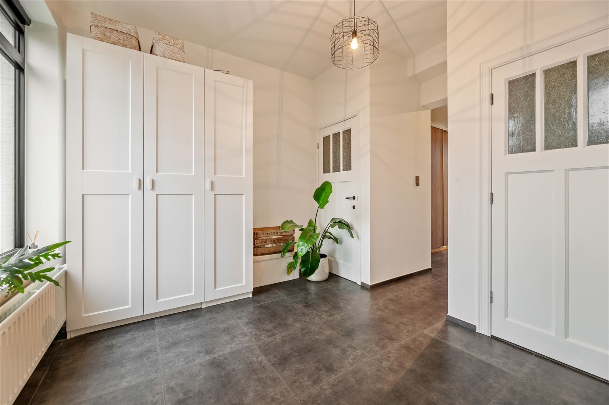 PRACHTIG GERENOVEERDE WONING MET RUIME GARAGE OP IDEALE LIGGING! foto 13