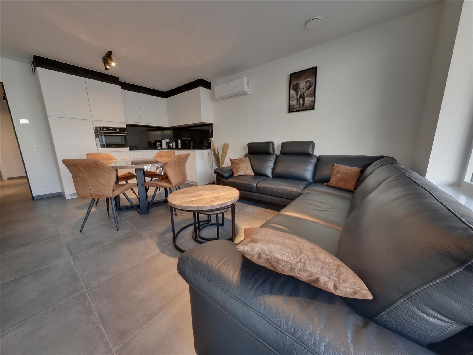 gelijkvloers appartement foto {{pictureIndex}}