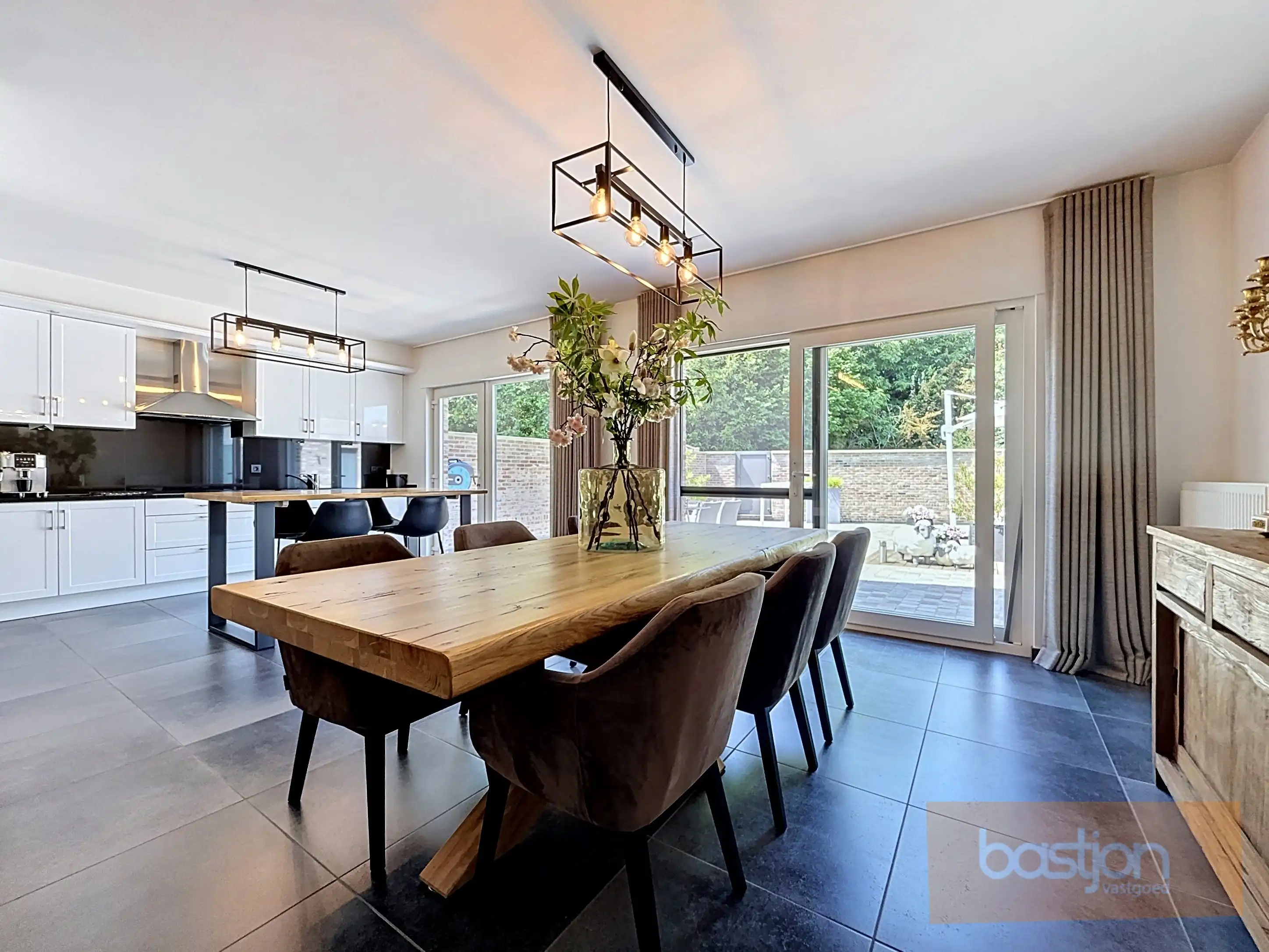 Volledig instapklare halfopen woning te koop in Harelbeke foto 4