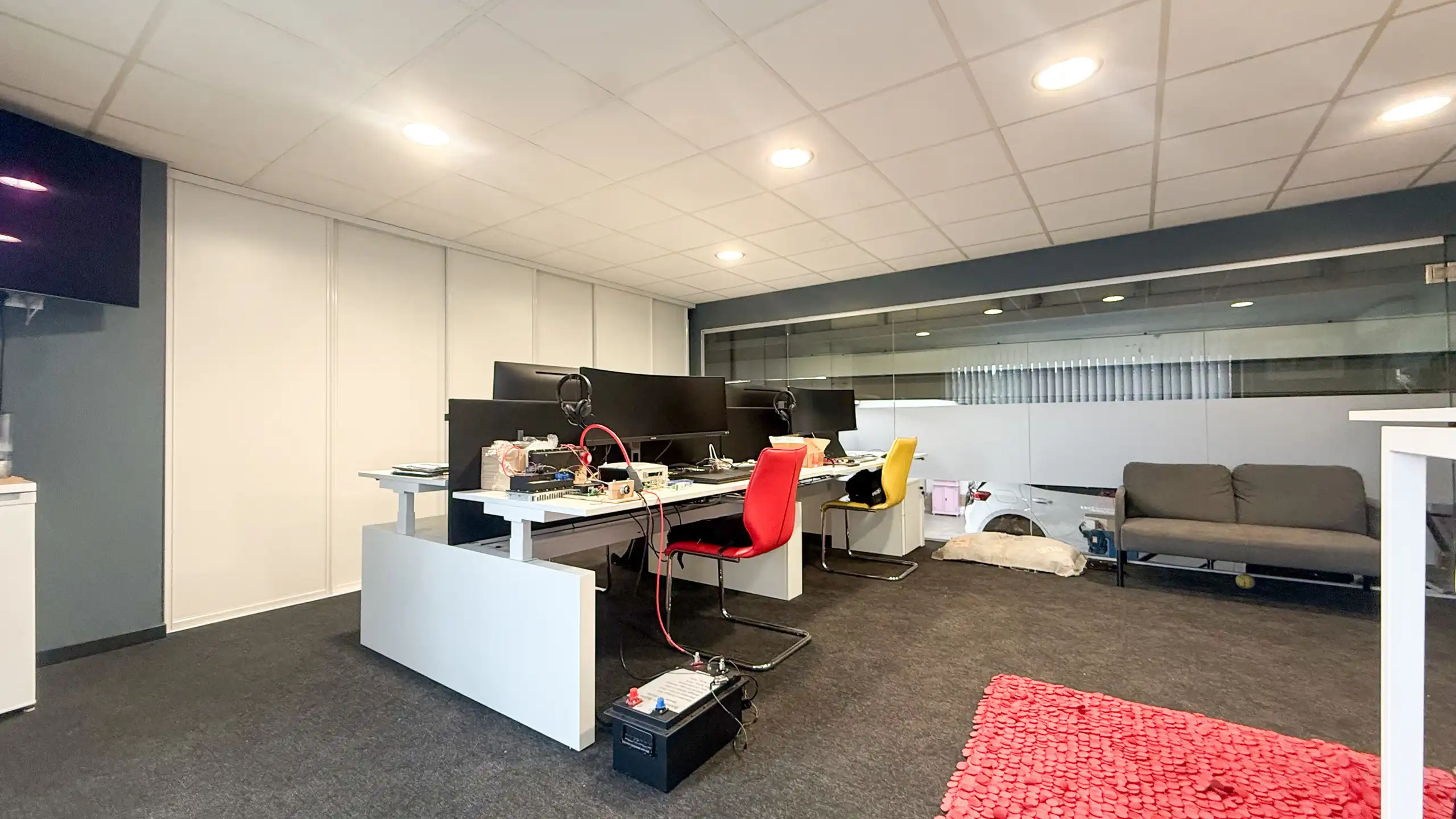 Gelijkvloerse woning met ruim magazijn en zwembad! foto 58