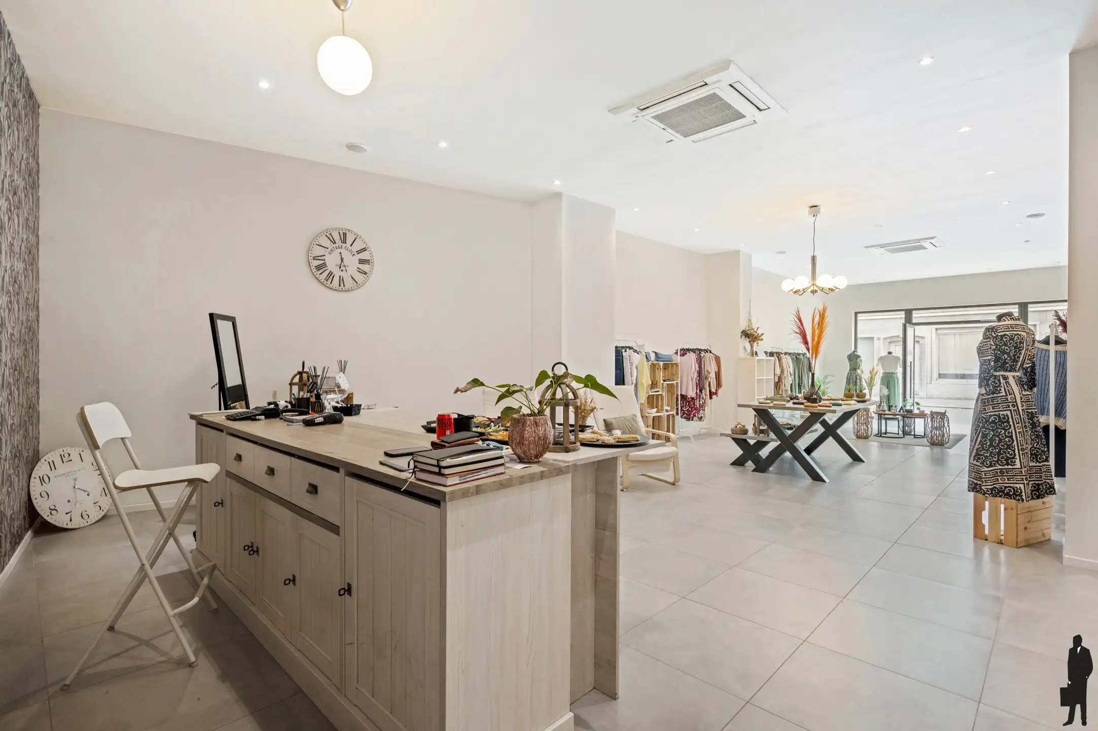 Gerenoveerd handelspand pal in het centrum van Kontich foto 3