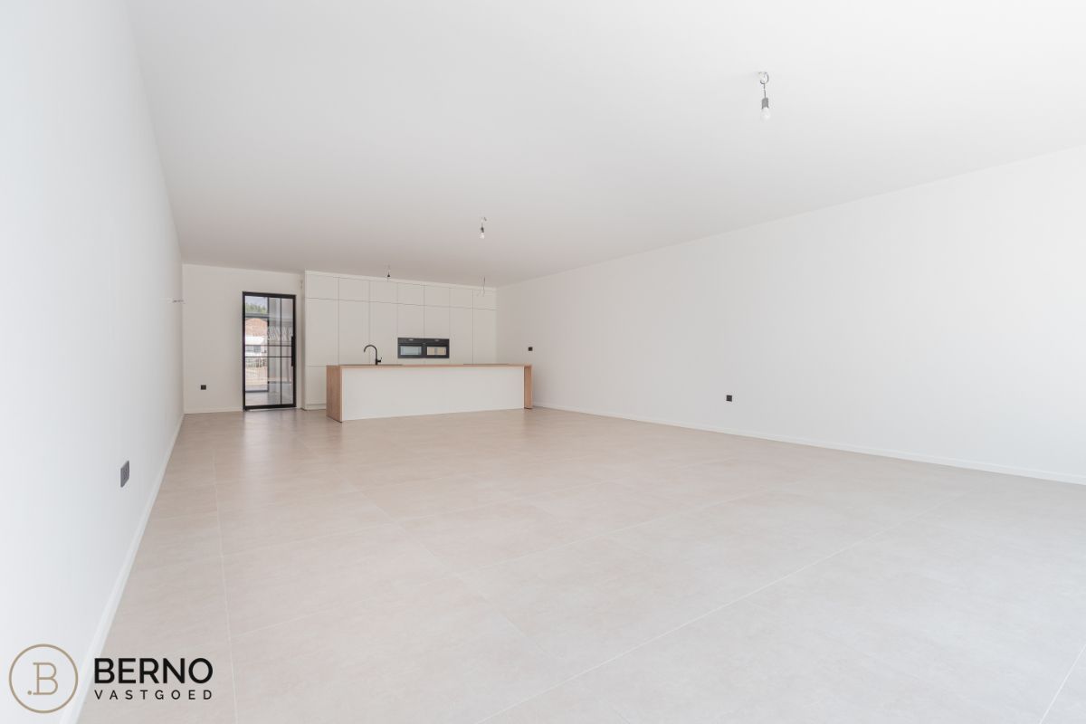Nieuwbouwwoning met tuin foto 3