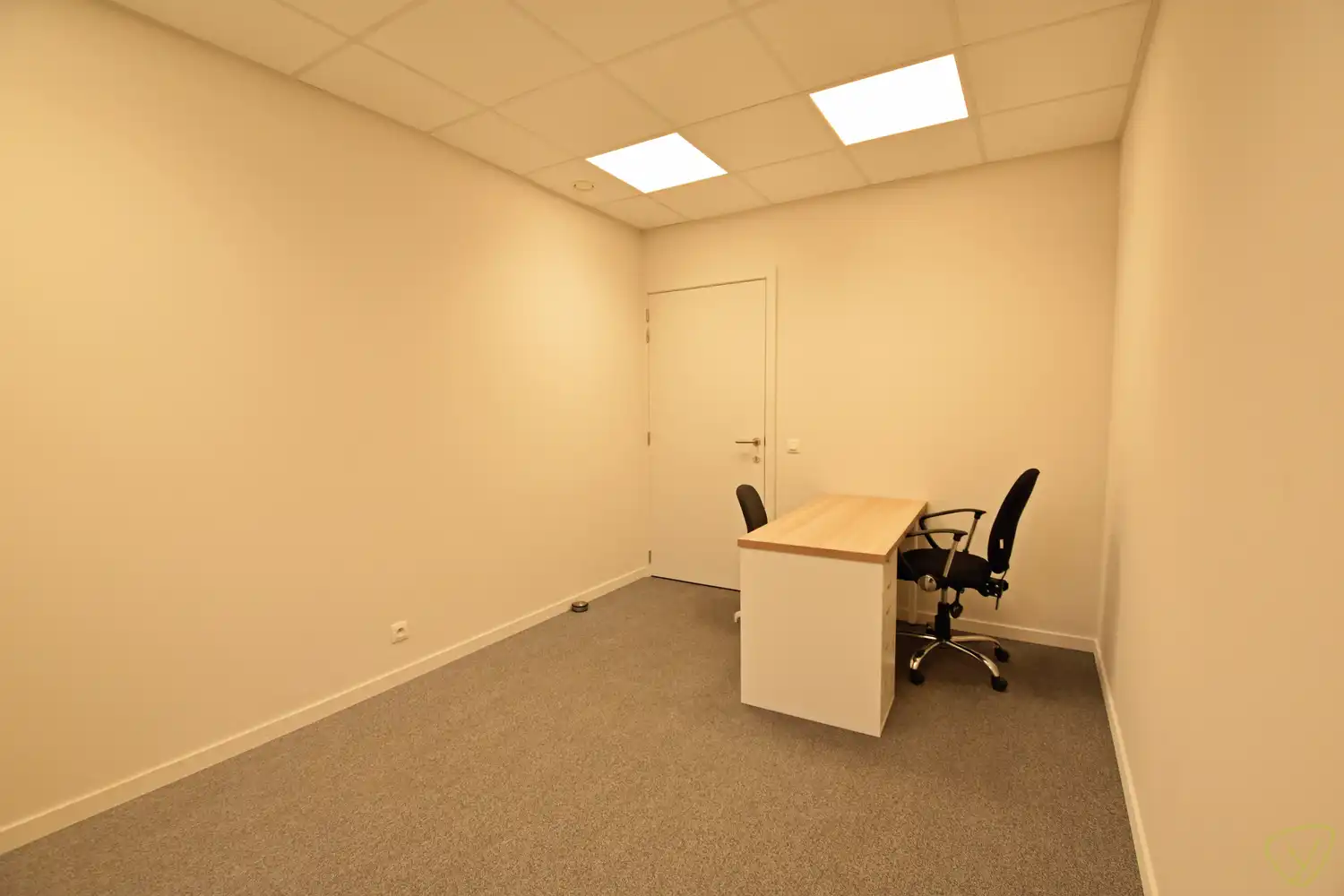 Kantoorruimte nabij het centrum van Zomergem! foto 3