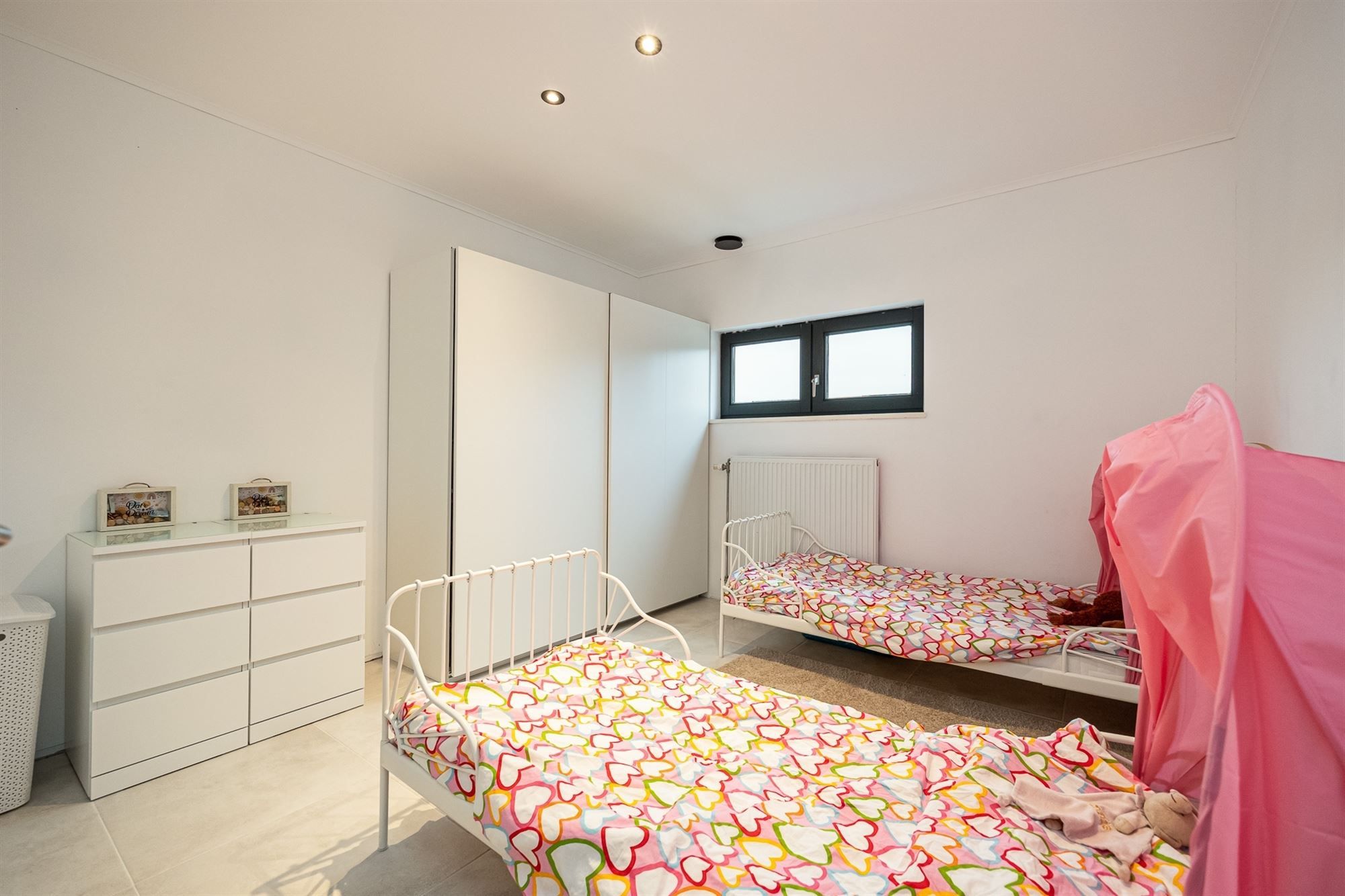 Ruime moderne woning met royale tuin  foto 15