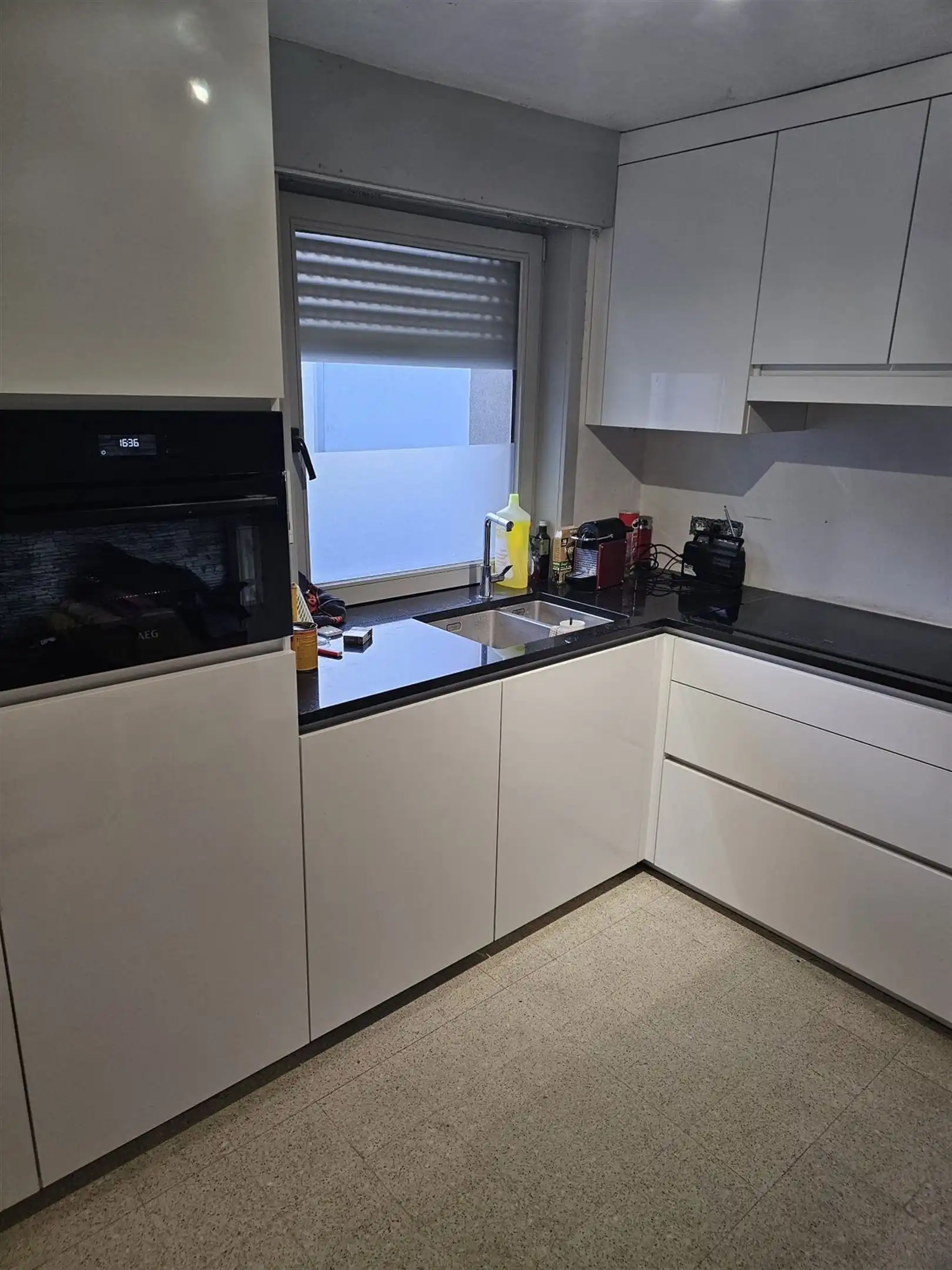 Gezellige halfopen bebouwing met 2 slaapkamers, grote tuin en ruime garage. foto 3