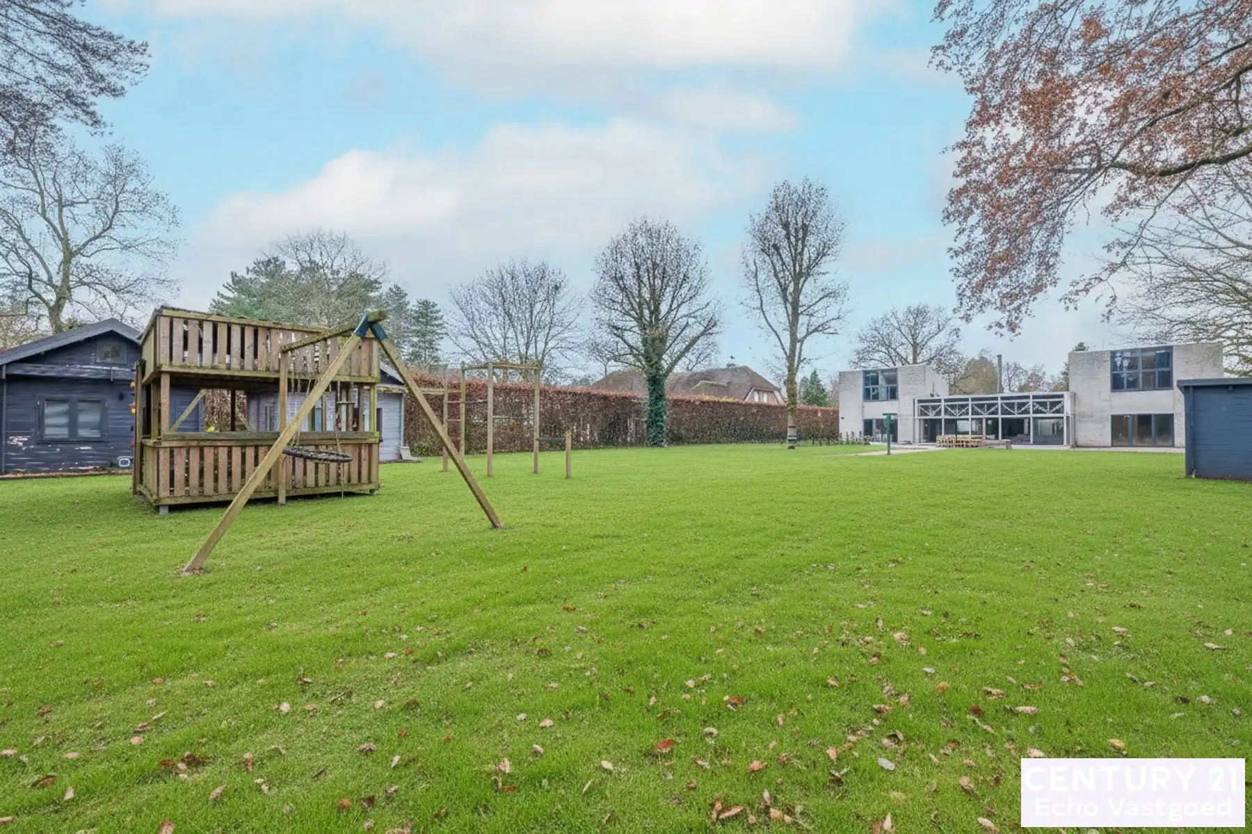Unieke te renoveren villa in villawijk “De Lint” foto 5
