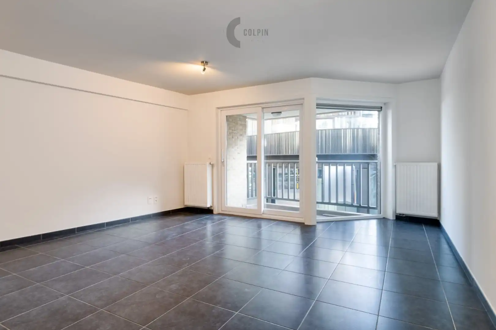 Instapklaar appartement vlakbij het Heldenplein met terrassen en zijdelings zeezicht. foto 2