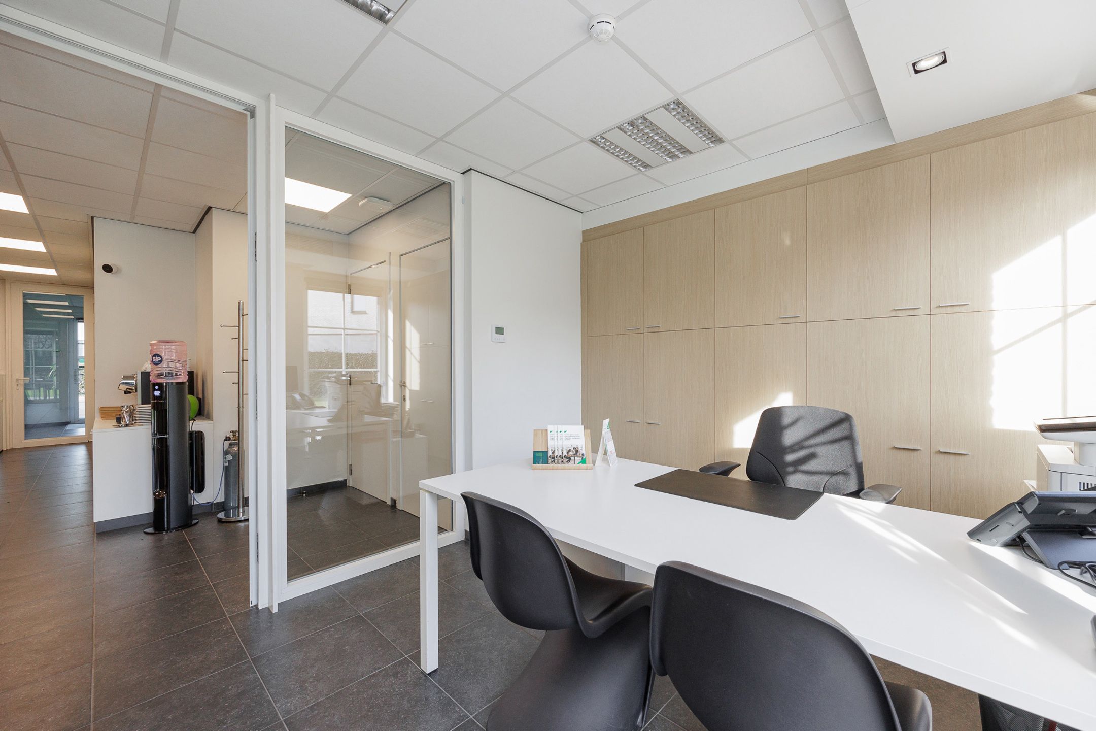 Kantoor 95 m² + tuin en 2 autostaanplaatsen op top locatie foto 10