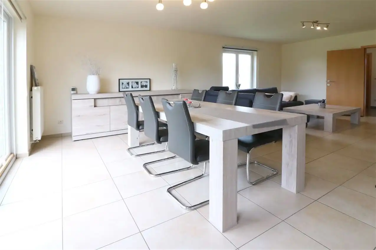 Moderne driegevelwoning met 3 slpk en tuin op rustige locatie foto 4
