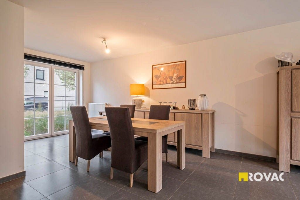 Zeer recente en ruime woning met 4 slaapkamers, garage en tuin foto 5