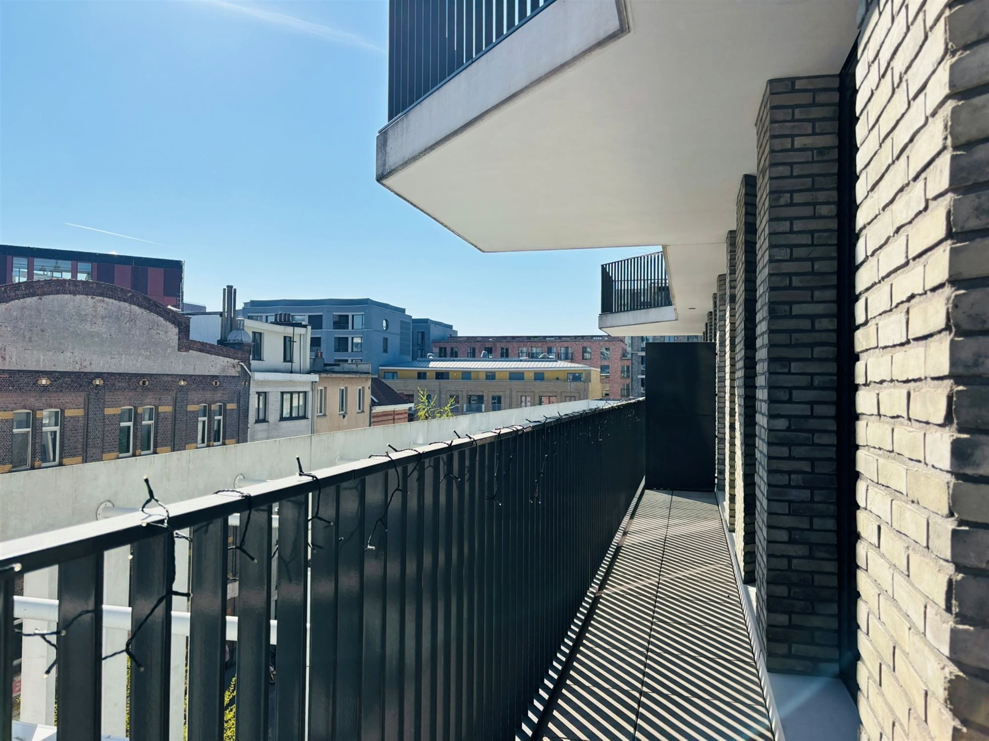 Modern tweeslaapkamerappartement op het bruisende Eilandje foto 12