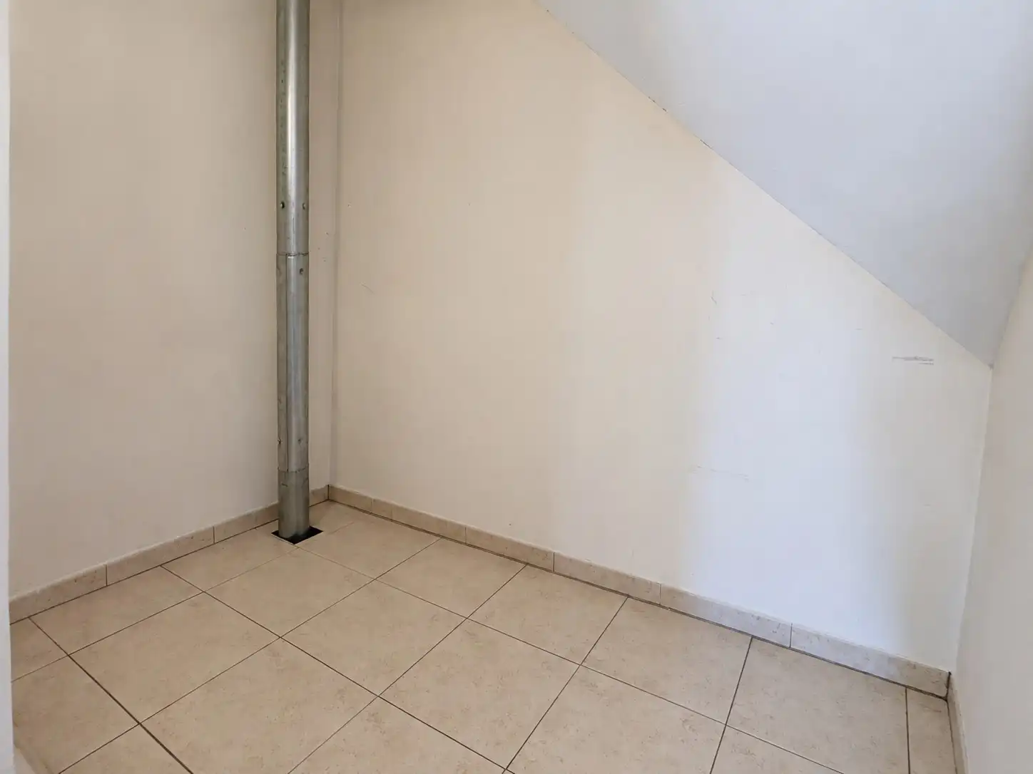 Ruim duplexappartement met 3 slaapkamers nabij het centrum. foto 14