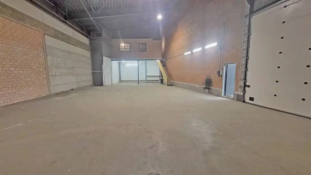 Opslag + kantoor + parking te Deurne foto 8