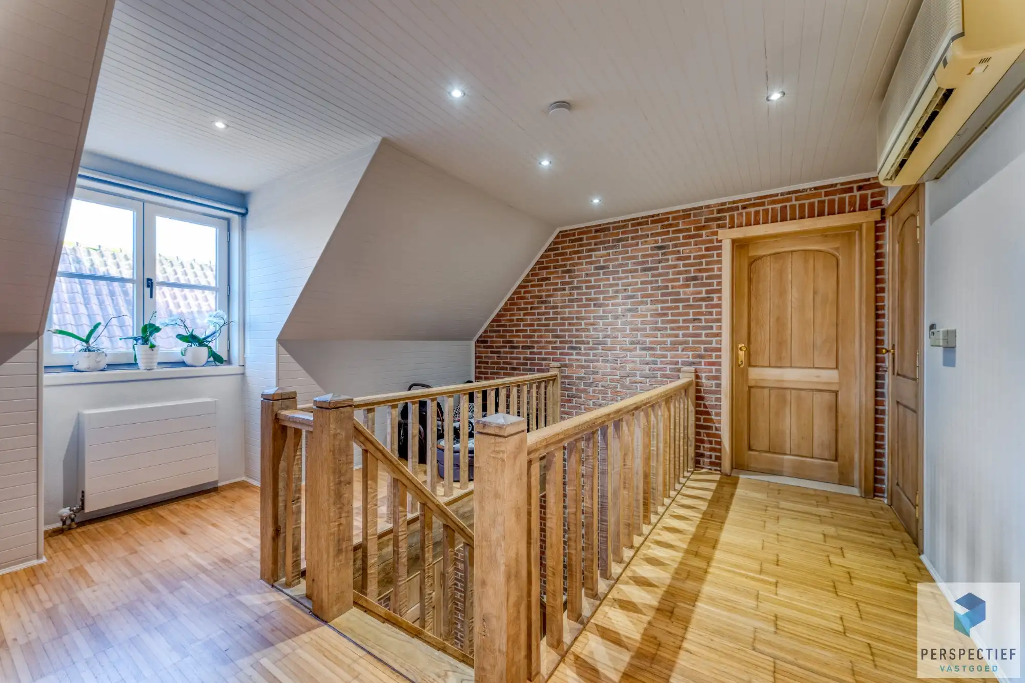 Landelijk gelegen villa met handelsruimte en buitenzwembad op 1370 m² foto 16